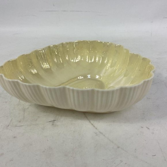 Vintage Belleck Irish Porcelain White Heart Shaped Green Stamped Dish Plate - Picture 3 of 6